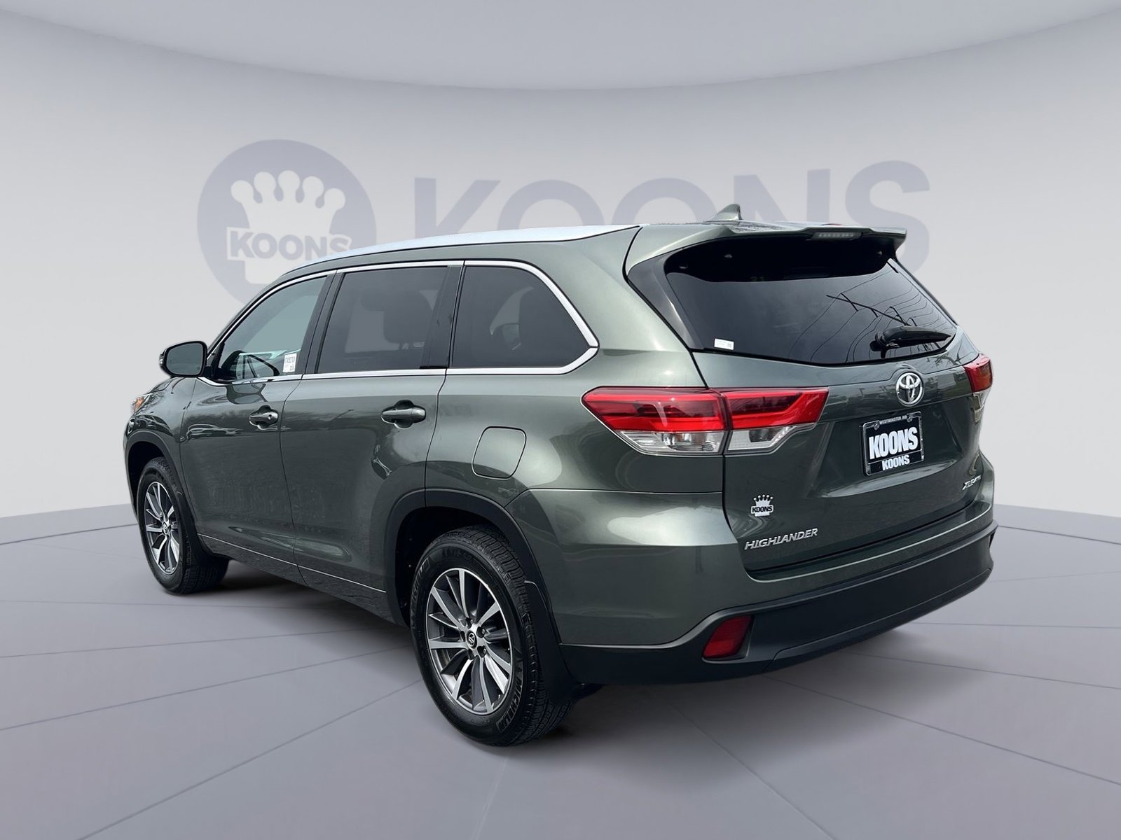 Used 2017 Toyota Highlander XLE image 4