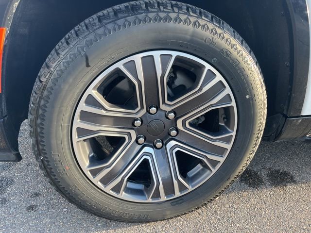 Used 2024 Jeep Wagoneer L Series II w/ Flexible Seating Group AWD/4WD image 9