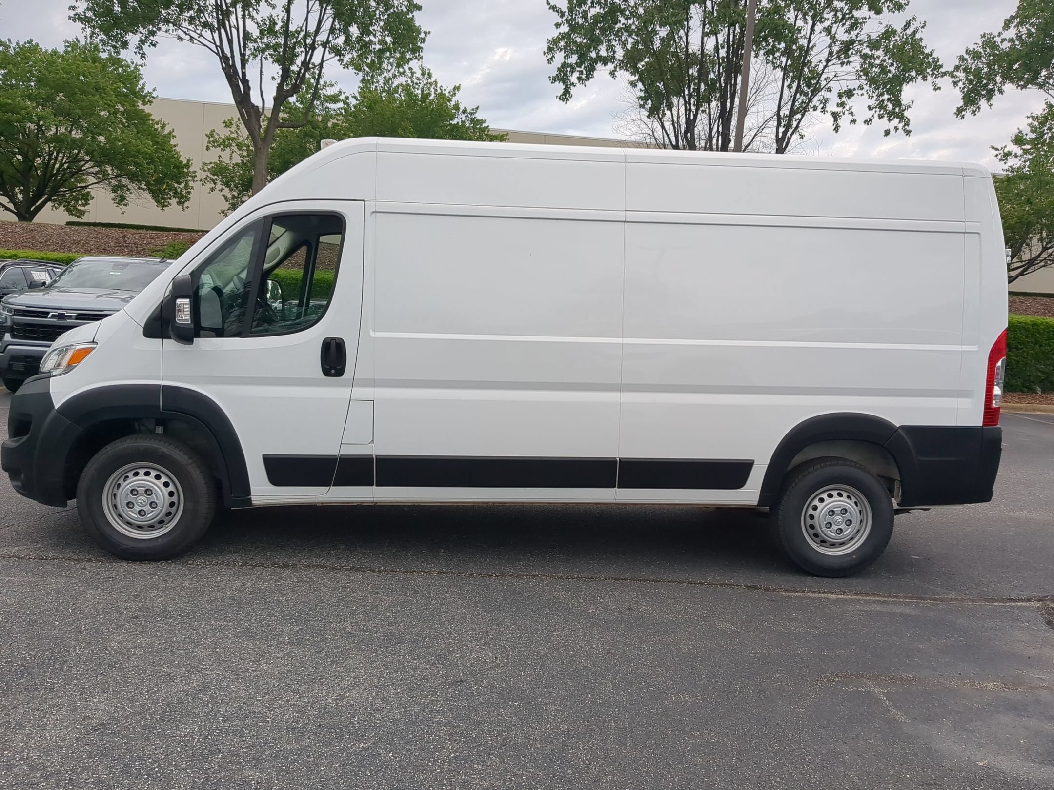Used 2025 RAM ProMaster 2500 w/ Convenience Group FWD image 7