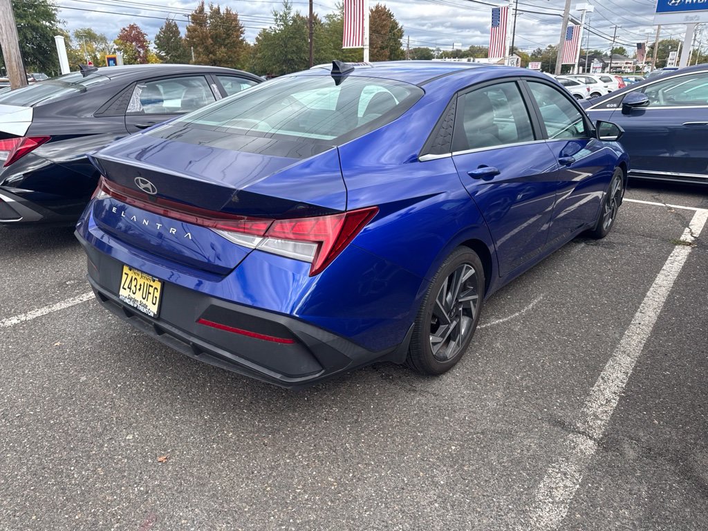 Certified 2024 Hyundai Elantra SEL w/ Convenience Package FWD image 4