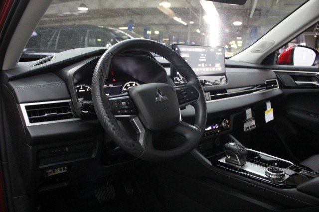 New 2026 Mitsubishi Outlander ES FWD image 5