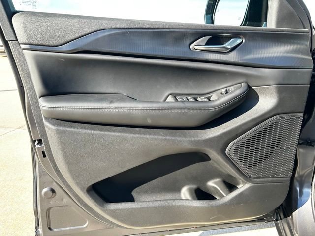 New 2025 Jeep Grand Cherokee Altitude image 14