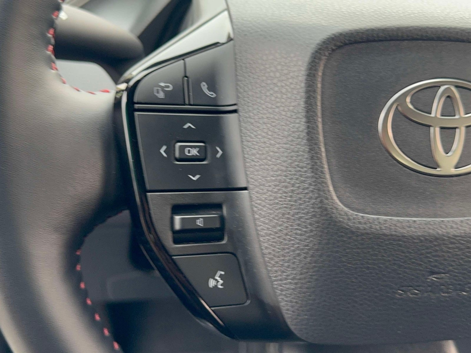 Certified 2024 Toyota Prius Prime FWD image 18