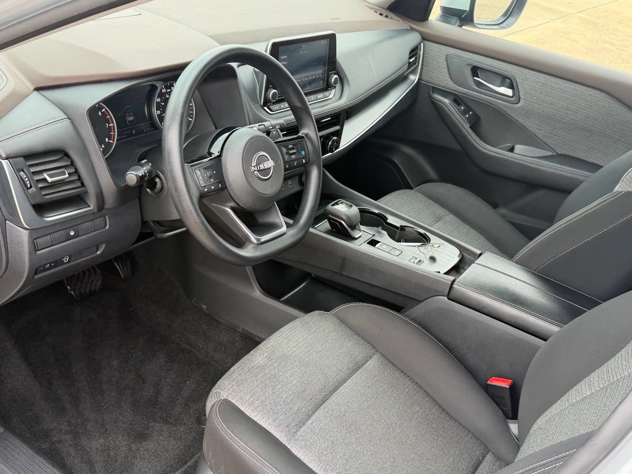 Used 2023 Nissan Rogue SV FWD image 15