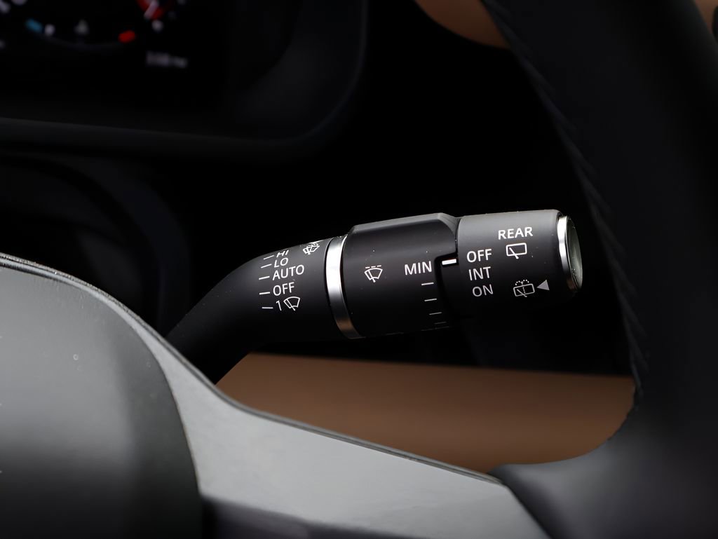 New 2026 Land Rover Defender 130 X-Dynamic SE AWD/4WD image 34