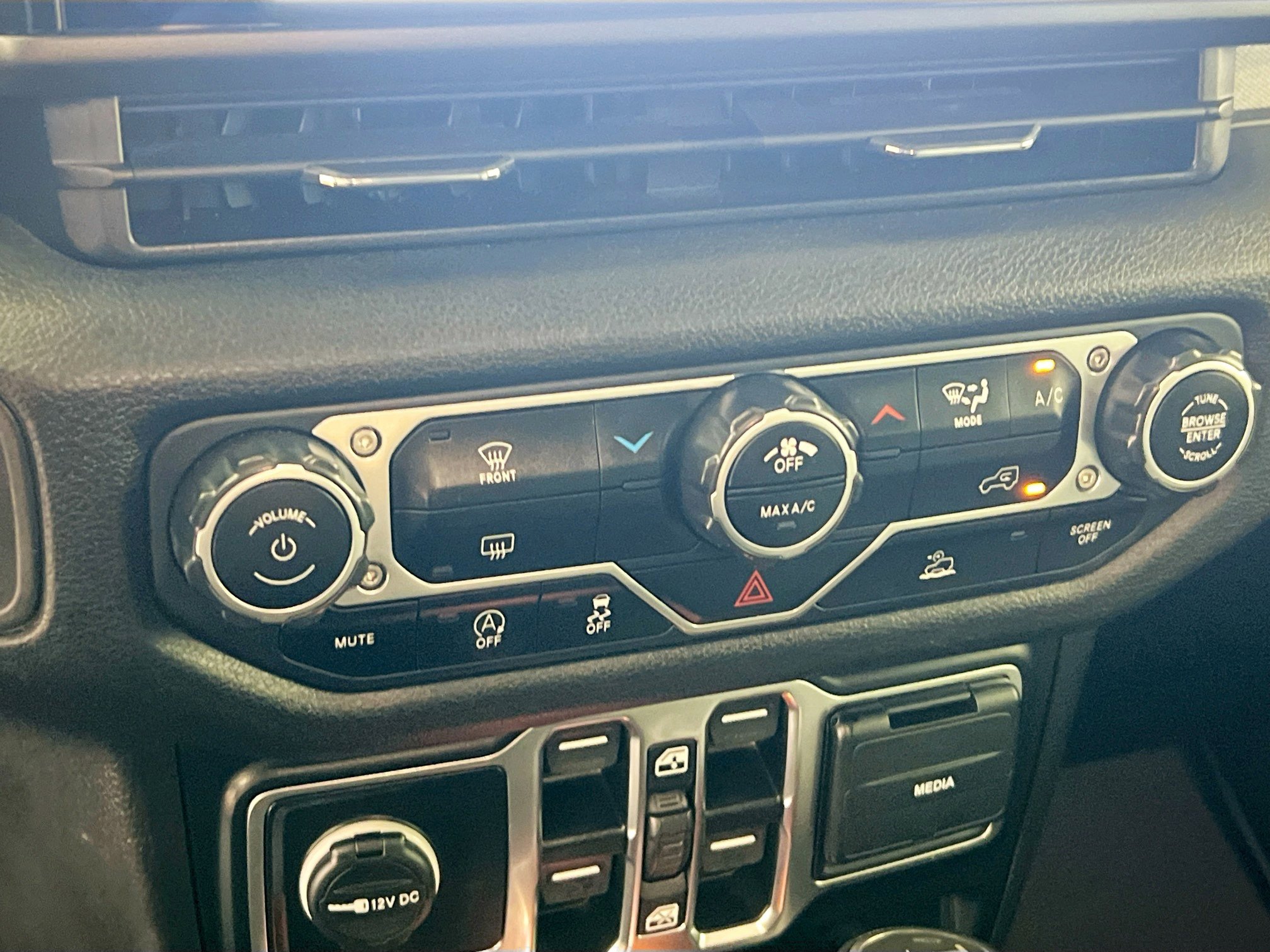 Used 2024 Jeep Wrangler Sport S image 27