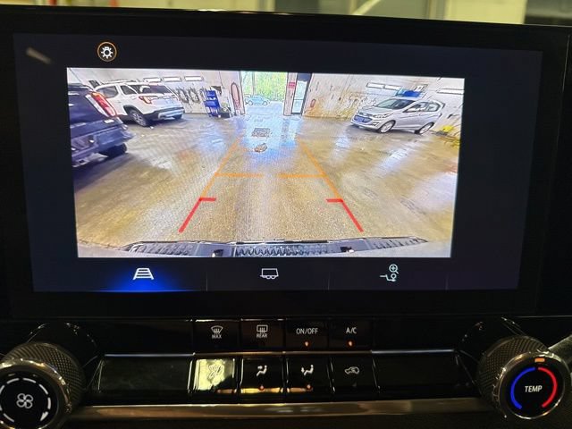 Used 2024 Chevrolet Colorado Trail Boss AWD/4WD image 15