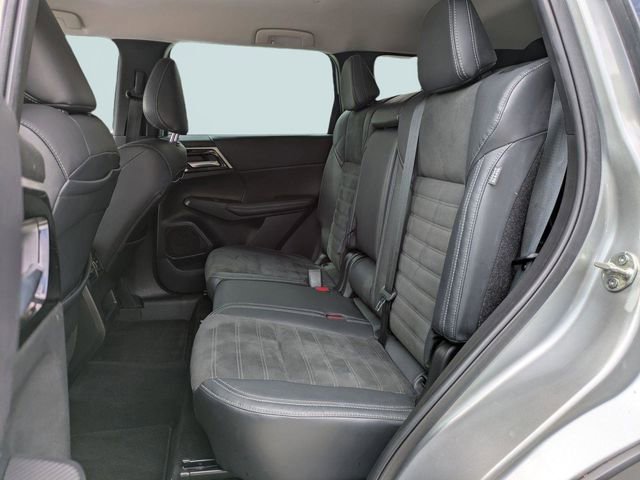 Used 2023 Mitsubishi Outlander SE FWD image 15