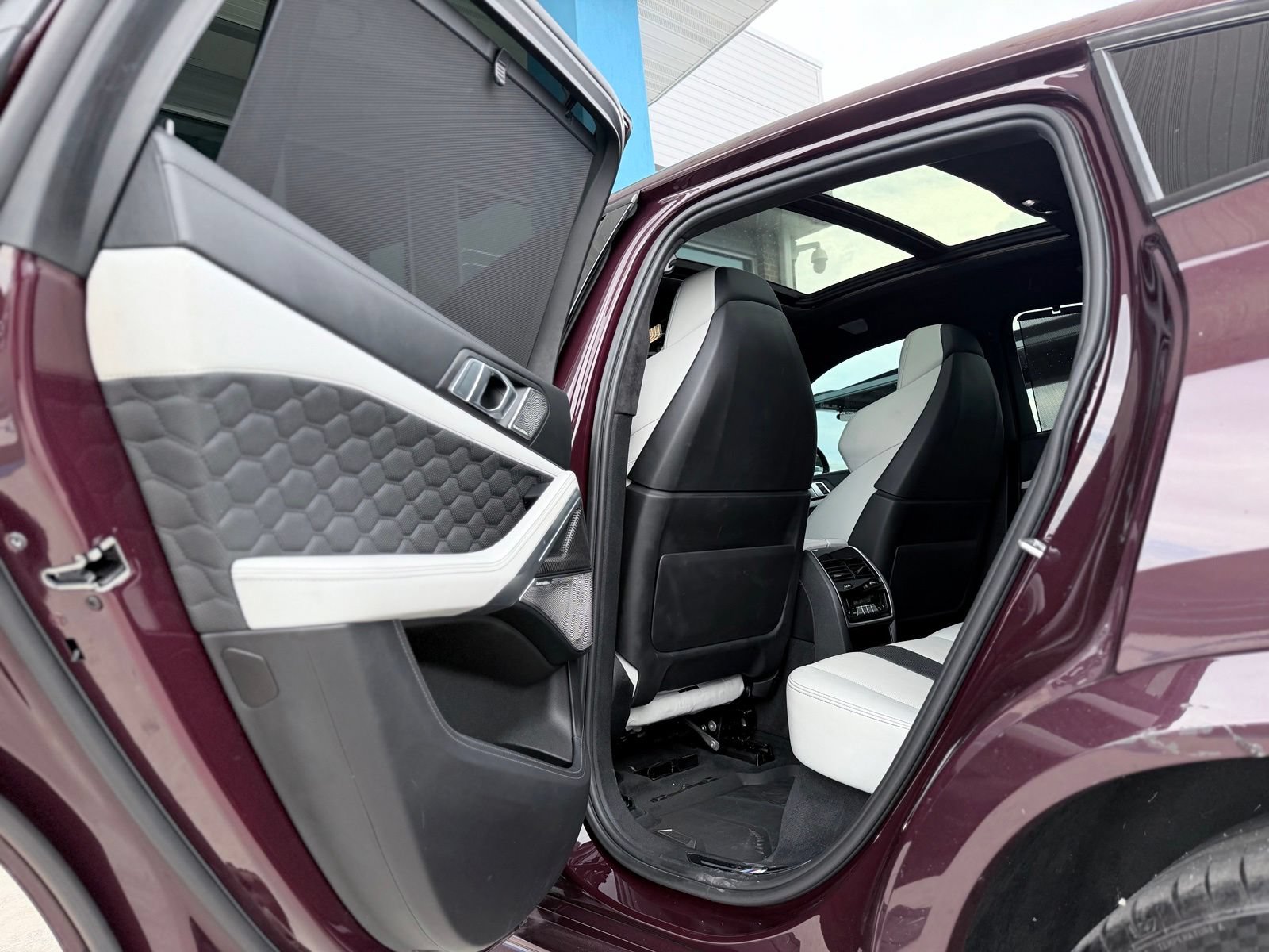 Used 2020 BMW X6 M Competition AWD/4WD image 32