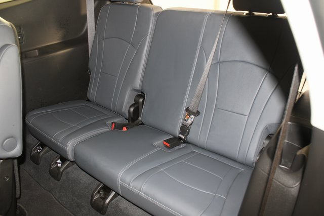 Used 2021 Buick Enclave Essence w/ LPO, Luxury Package image 17