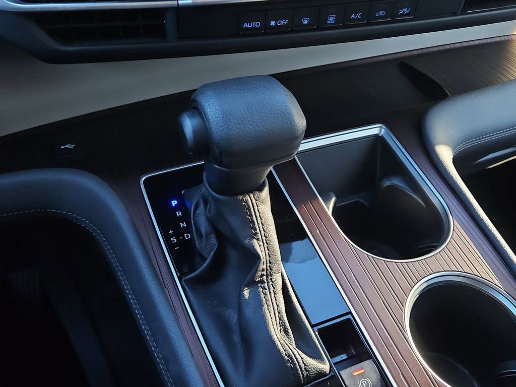 Used 2024 Toyota Sienna LE image 11