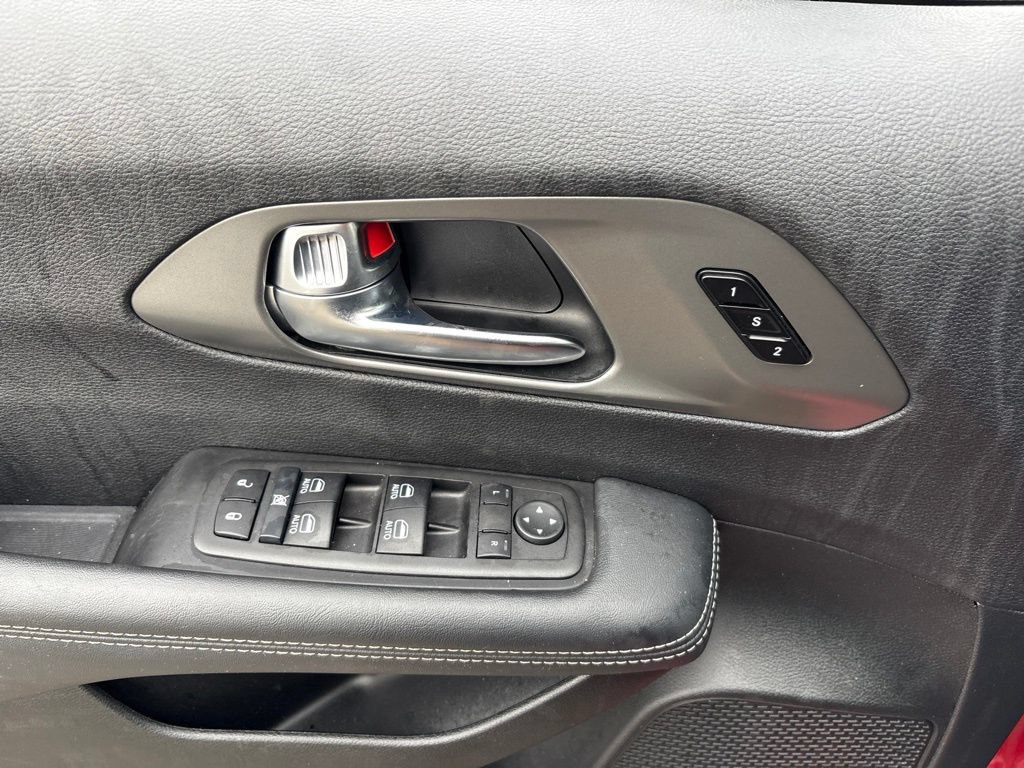 Used 2025 Chrysler Pacifica Select FWD image 16