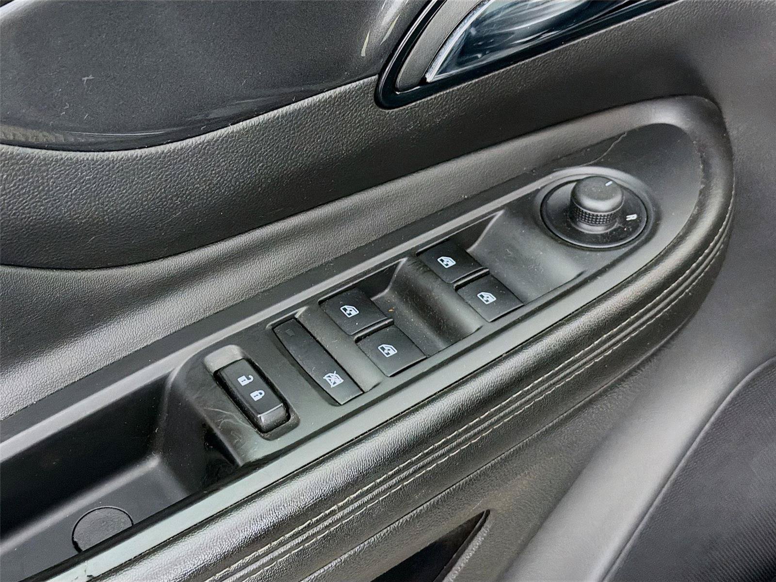 Used 2020 Buick Encore Preferred AWD/4WD image 23