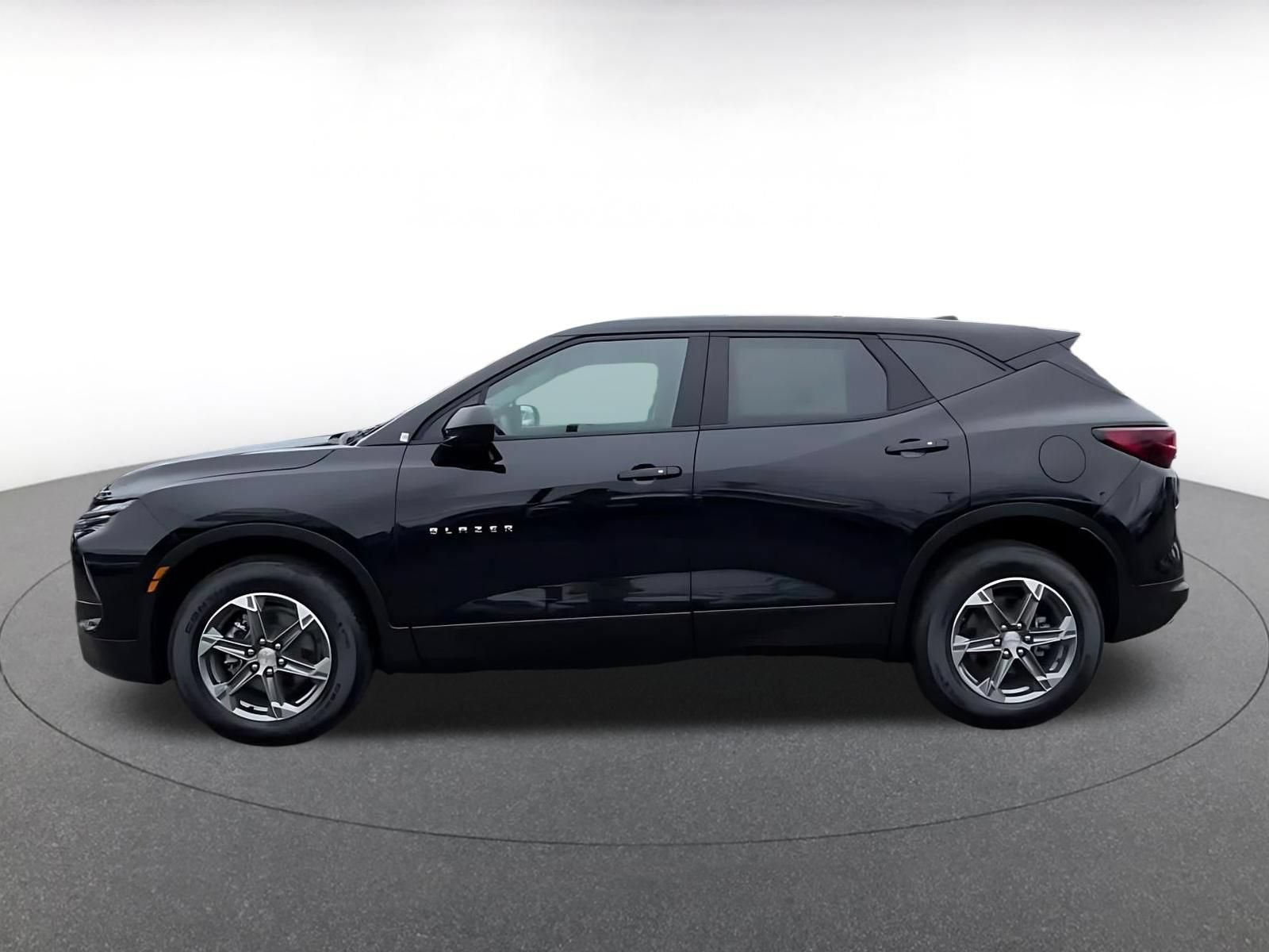 Used 2025 Chevrolet Blazer LT FWD image 8