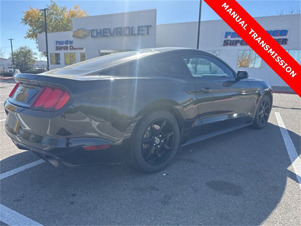 Used 2016 Ford Mustang Coupe image 3