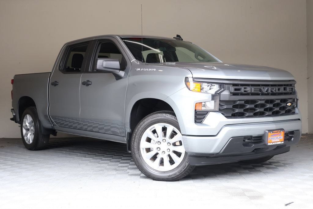 Used 2025 Chevrolet Silverado 1500 Custom RWD image 2