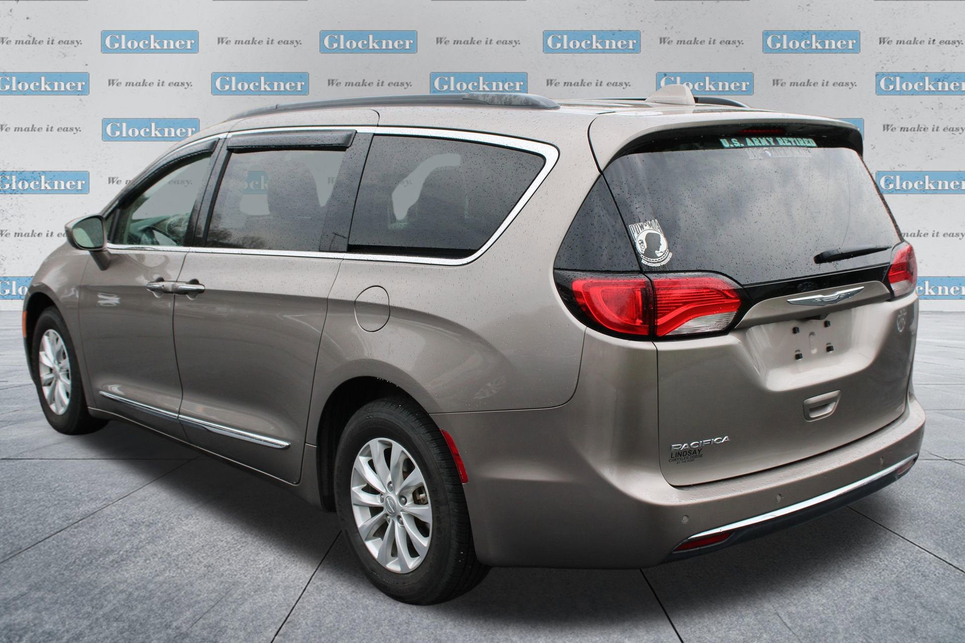 Used 2017 Chrysler Pacifica Touring-L image 8