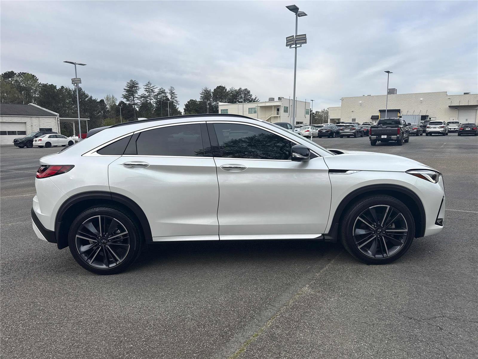 Certified 2025 INFINITI QX55 Essential image 5