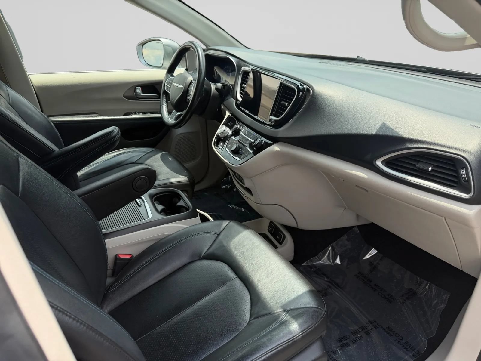 Used 2021 Chrysler Pacifica Touring-L FWD image 33
