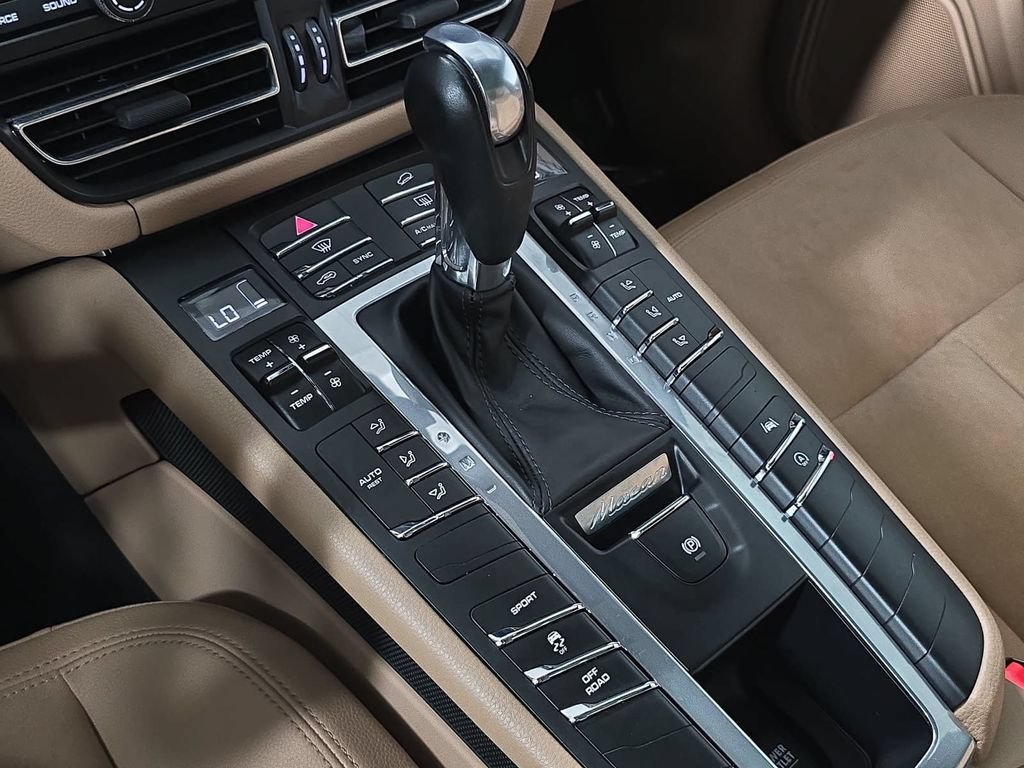 Certified 2019 Porsche Macan AWD/4WD image 20