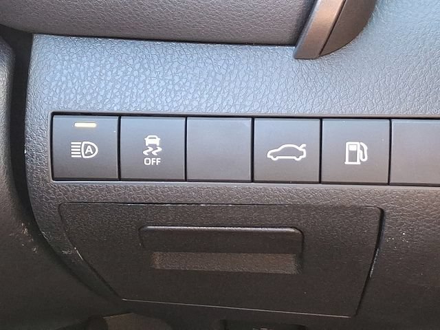 Used 2018 Toyota Camry LE w/ Convenience Package FWD image 24