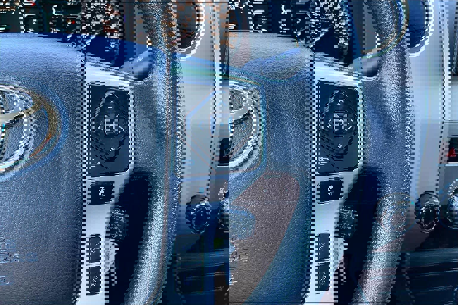 Used 2019 Toyota Tundra SR5 w/ SR5 Upgrade Package AWD/4WD image 25