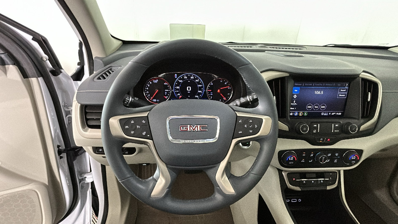 Used 2023 GMC Terrain Denali w/ Denali Premium Package AWD/4WD image 18