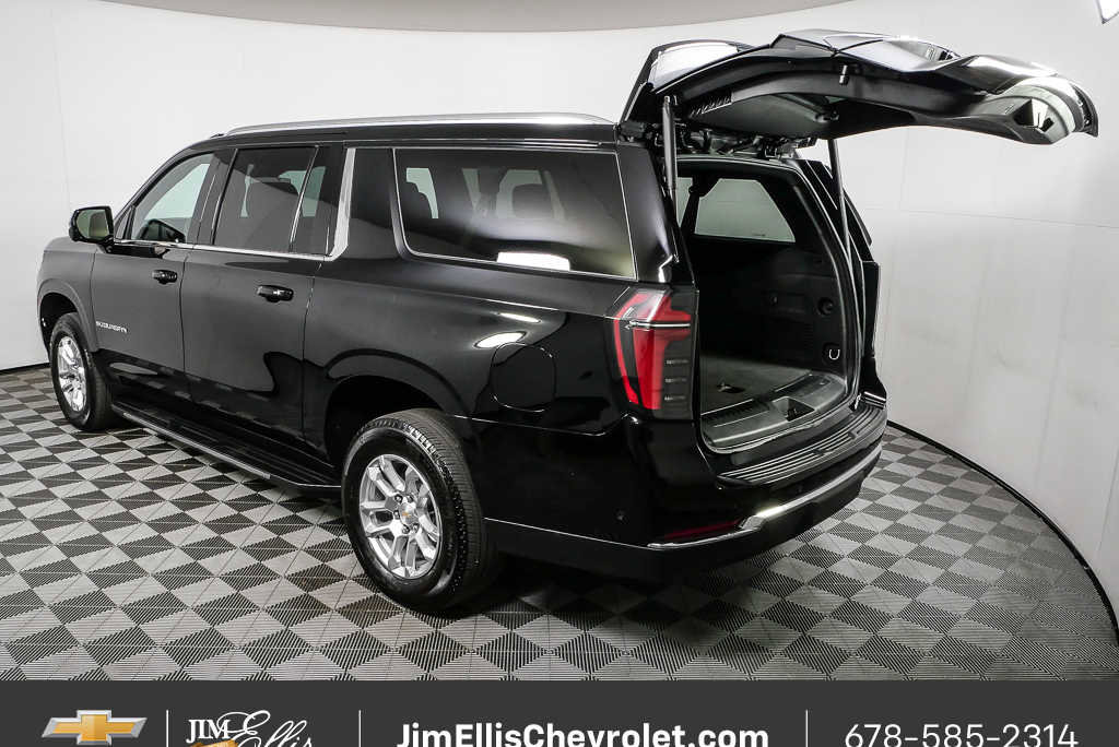 Used 2025 Chevrolet Suburban LT AWD/4WD image 34
