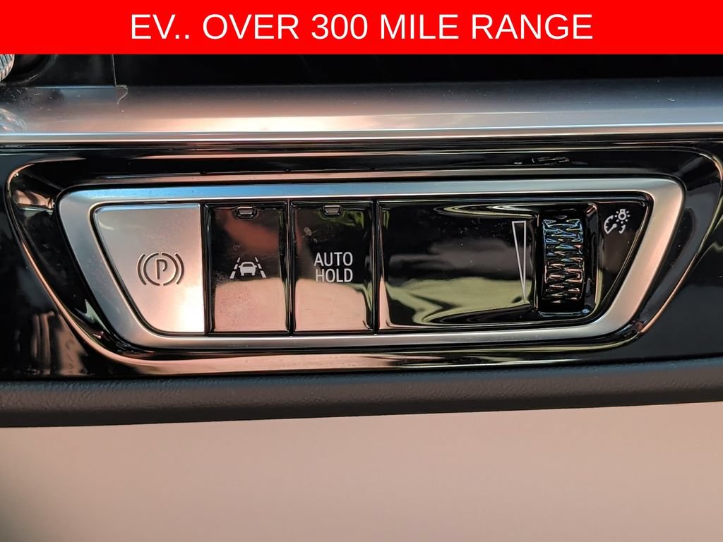 Used 2024 Cadillac Lyriq Luxury w/ LPO, Floor Liner Package AWD/4WD image 25