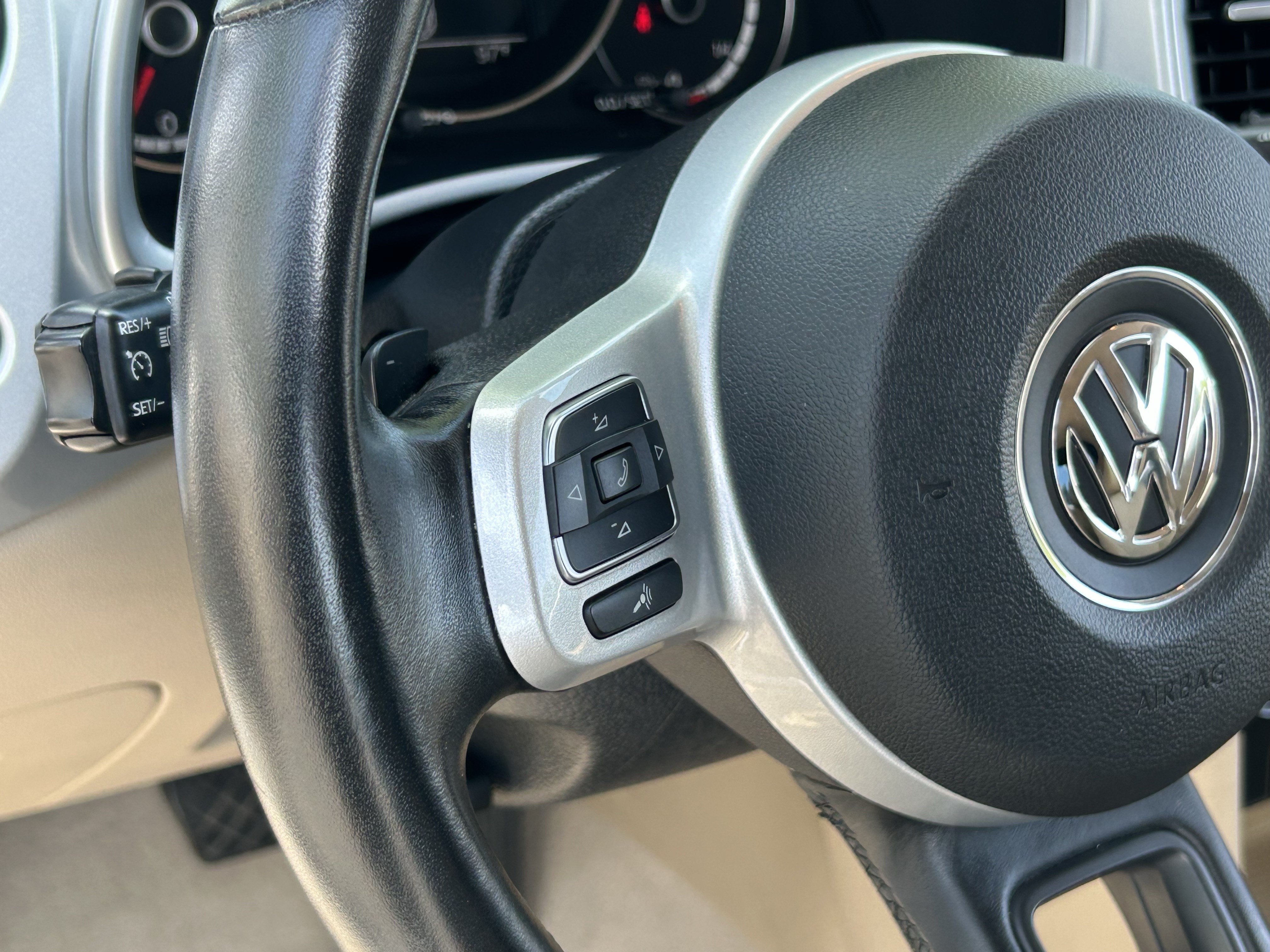 Used 2014 Volkswagen Beetle TDI FWD image 28
