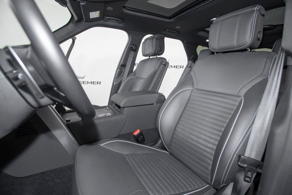 Used 2023 Land Rover Discovery HSE R-Dynamic AWD/4WD image 14