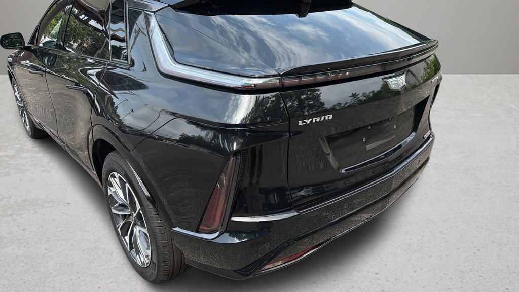 Certified 2024 Cadillac Lyriq Sport w/ LPO, Floor Liner Package AWD/4WD image 7