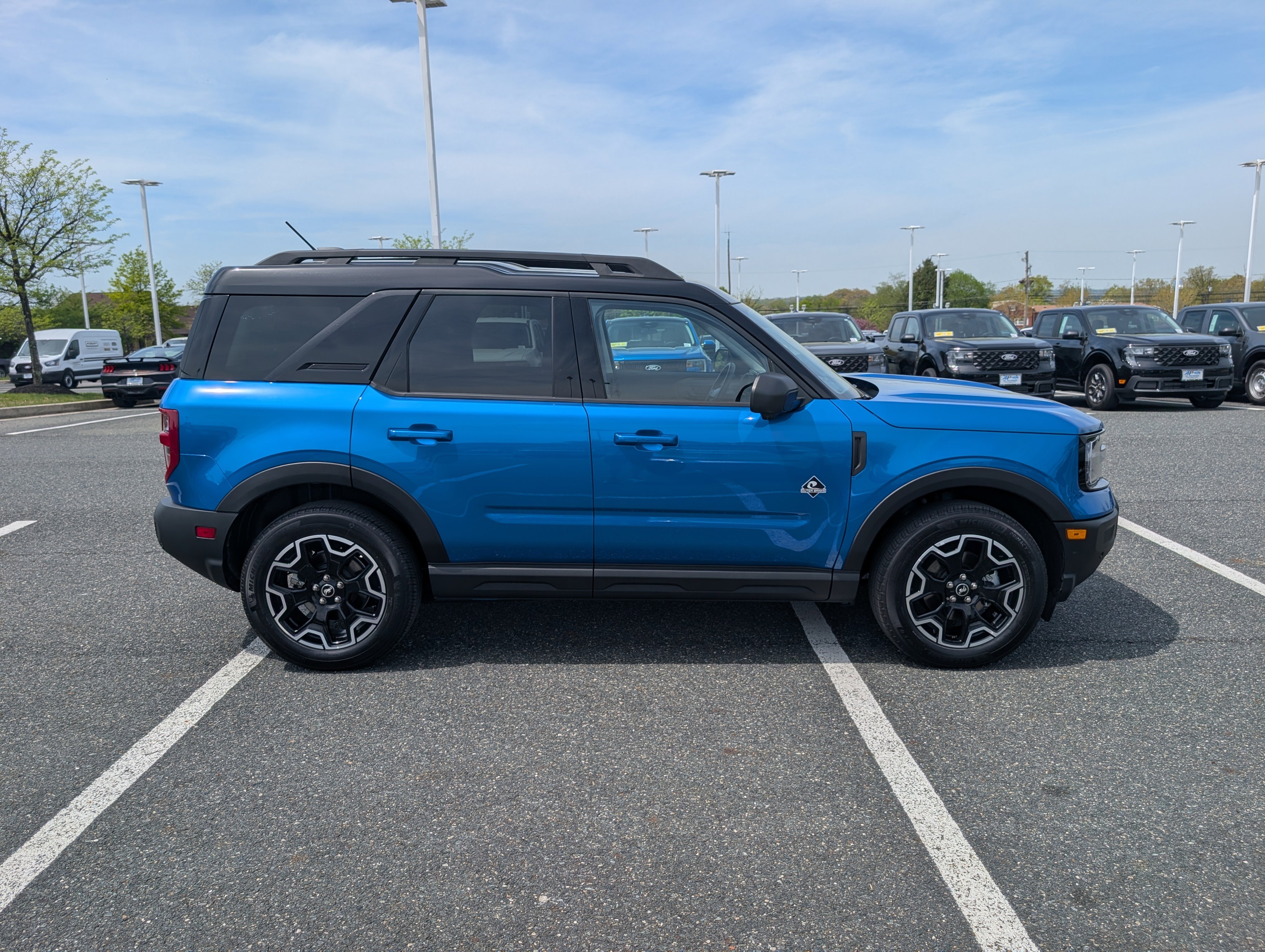Certified 2025 Ford Bronco Sport Outer Banks w/ Outer Banks Tech Package+ image 2
