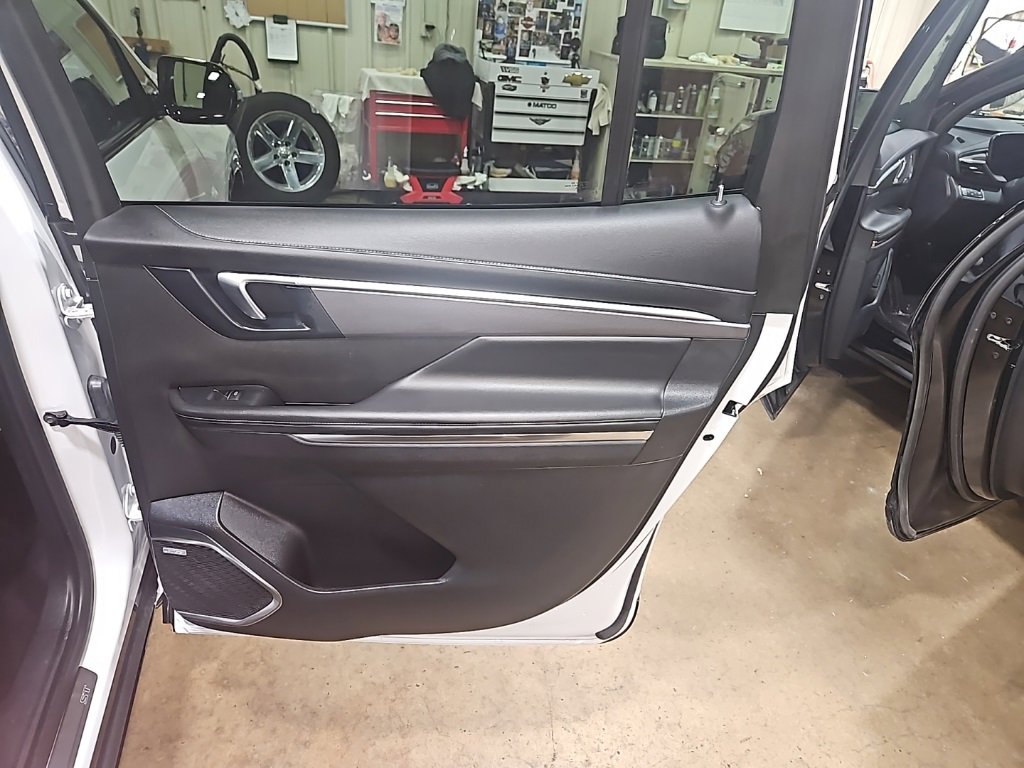 Certified 2025 Buick Enclave Sport Touring image 27