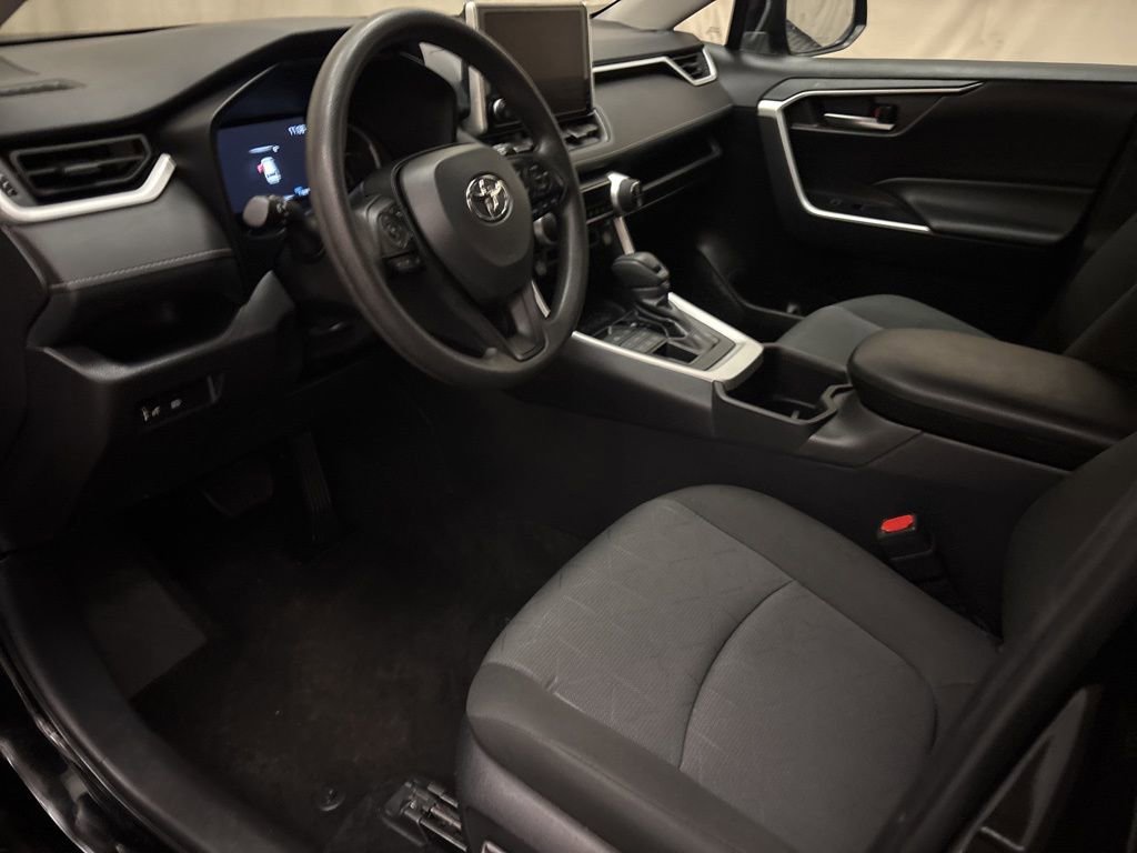 Used 2025 Toyota RAV4 XLE image 13