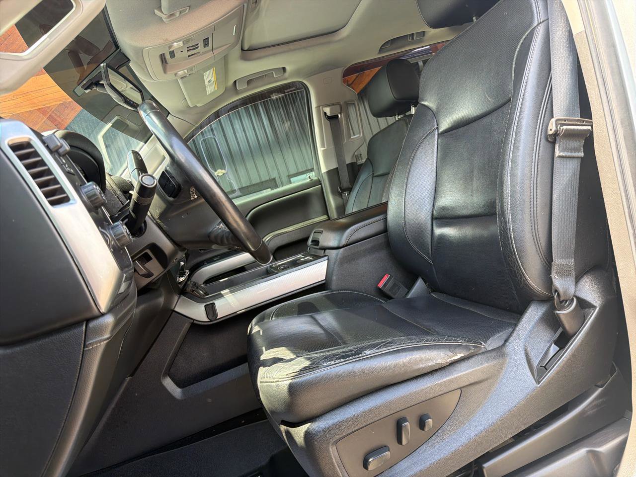 Used 2018 Chevrolet Silverado 1500 LTZ Z71 w/ LTZ Plus Package AWD/4WD image 9