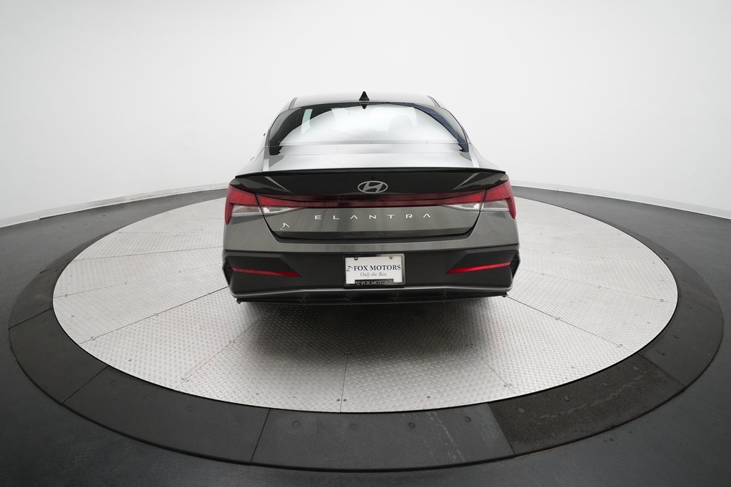 Used 2025 Hyundai Elantra Sport image 25