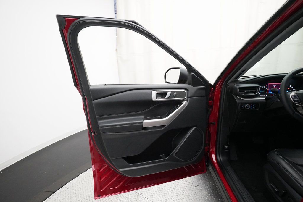 Used 2023 Ford Explorer XLT w/ Equipment Group 202A image 29