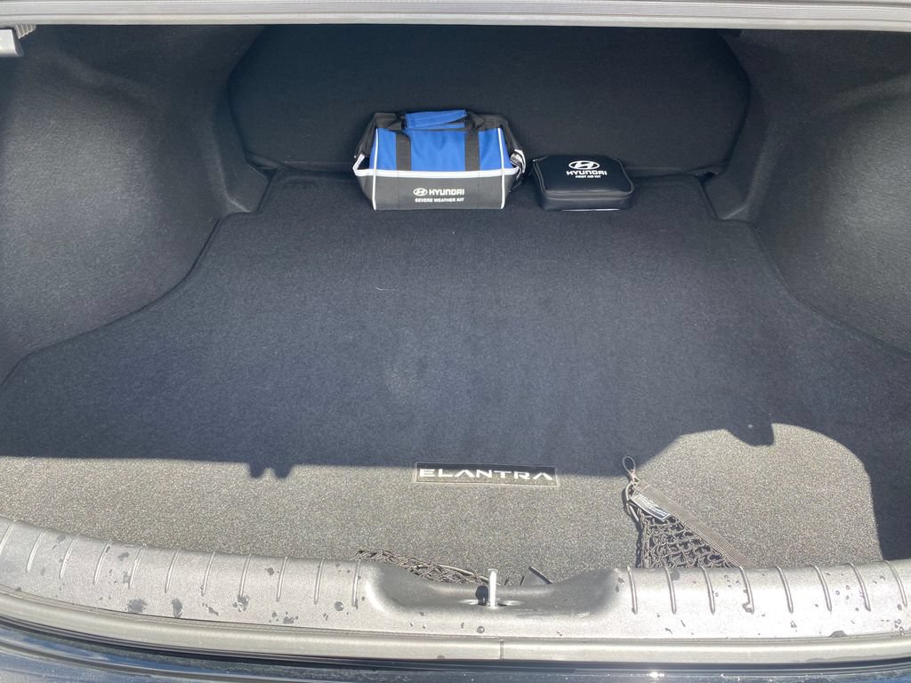 Certified 2025 Hyundai Elantra Sport FWD image 11