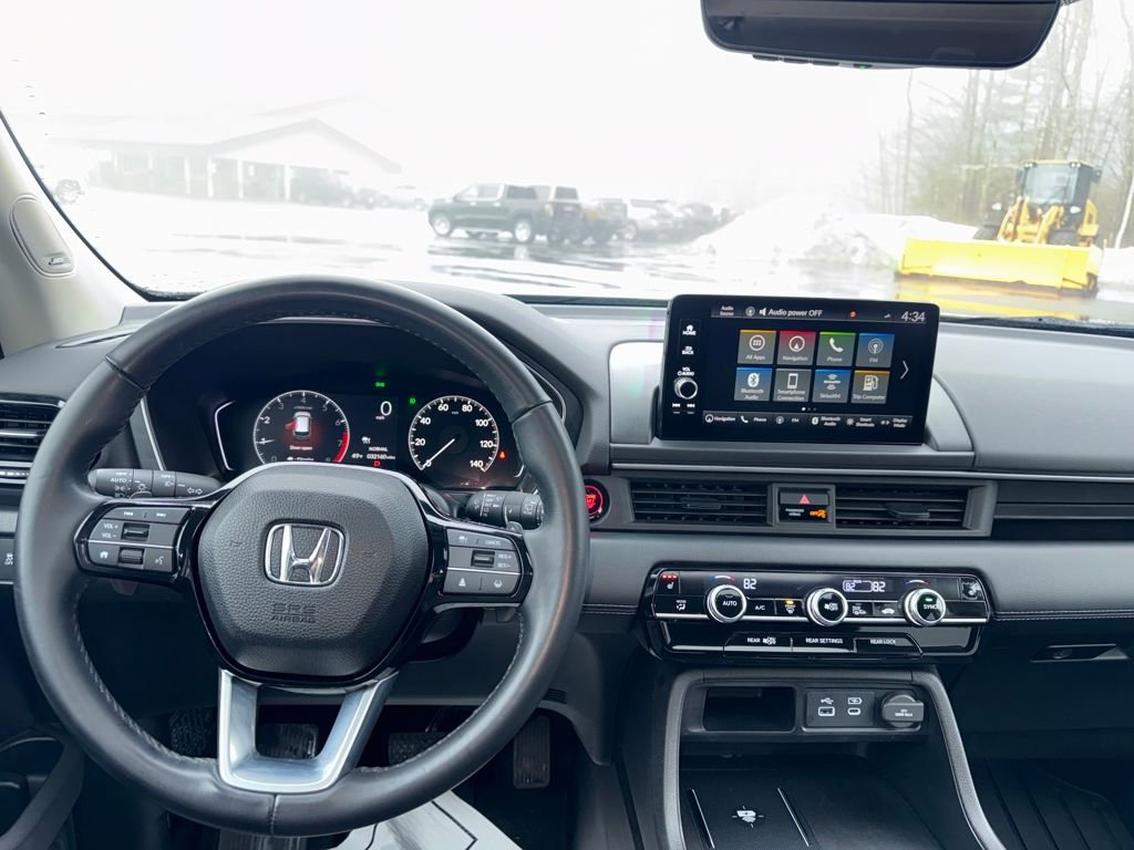 Used 2025 Honda Pilot Touring image 30