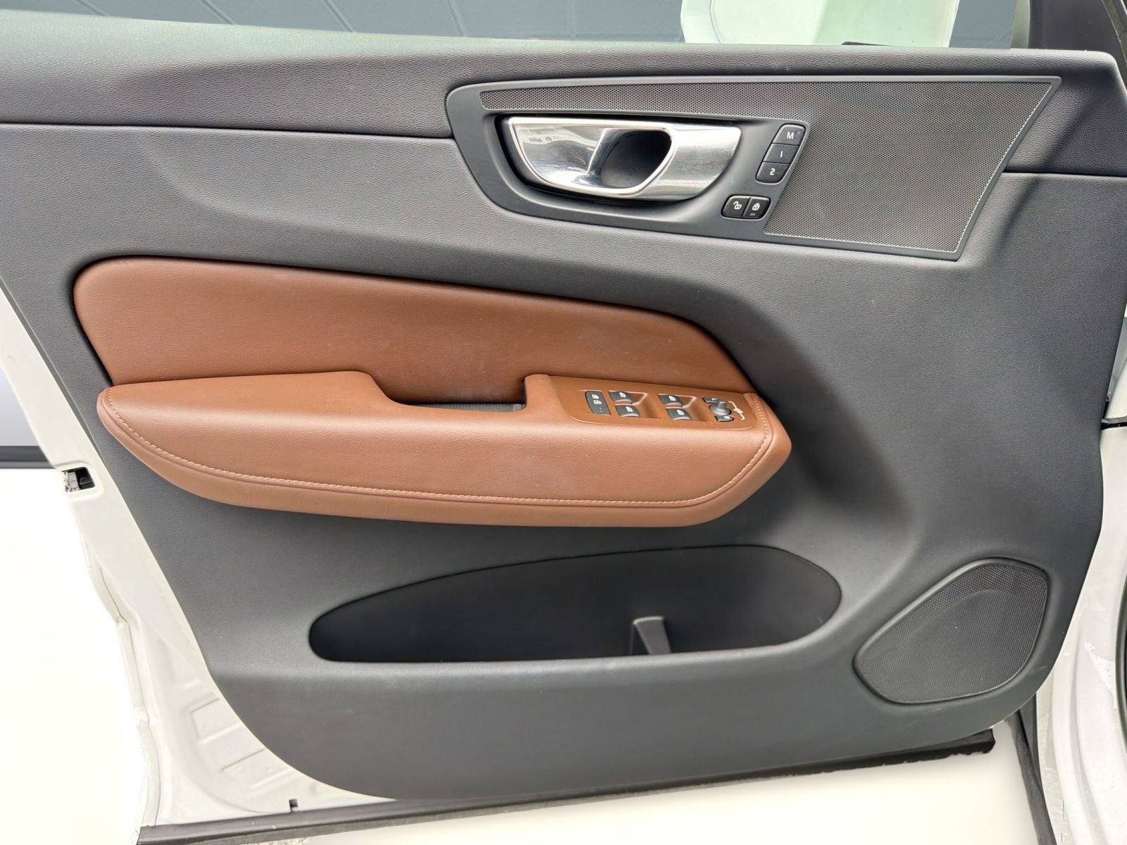 Certified 2023 Volvo XC60 B5 Plus w/ Protection Package Premier FWD image 21