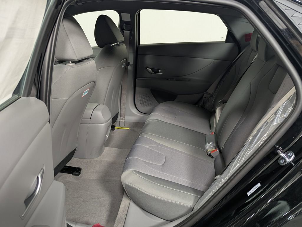 New 2026 Hyundai Elantra SE FWD image 23