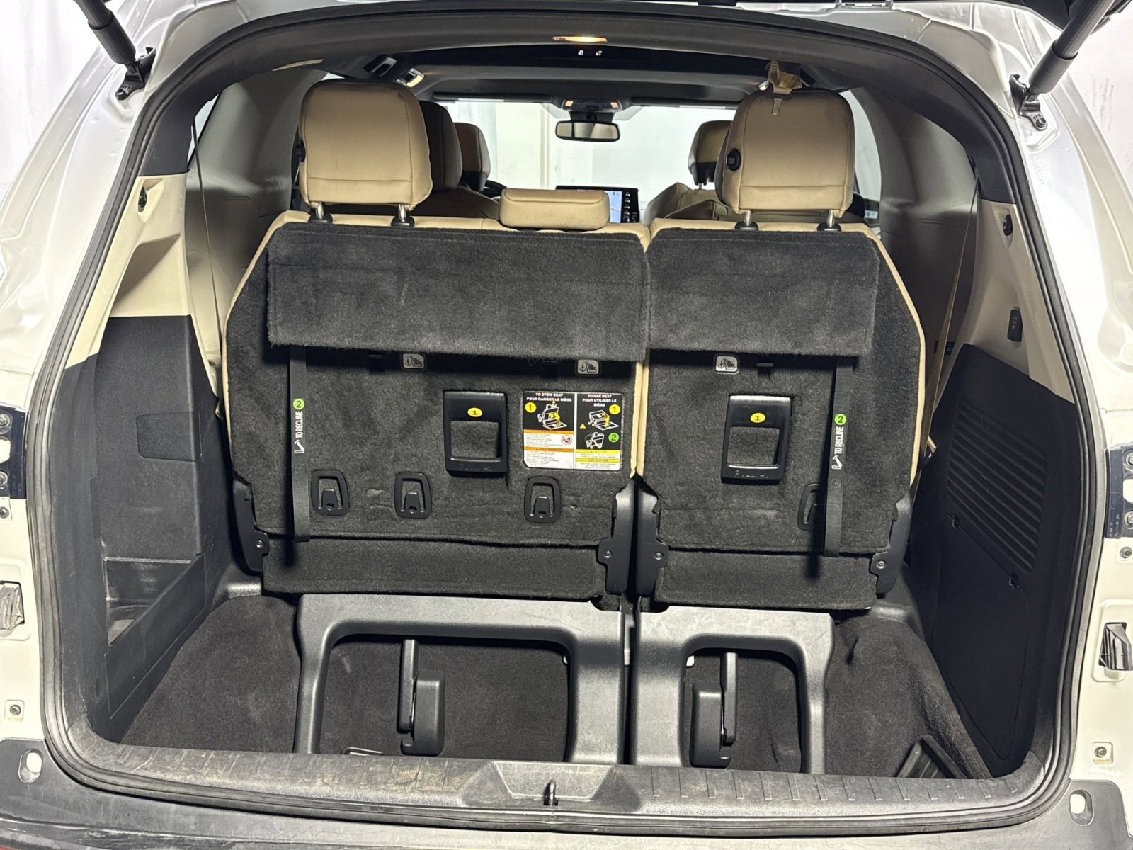 Used 2022 Toyota Sienna XLE image 30