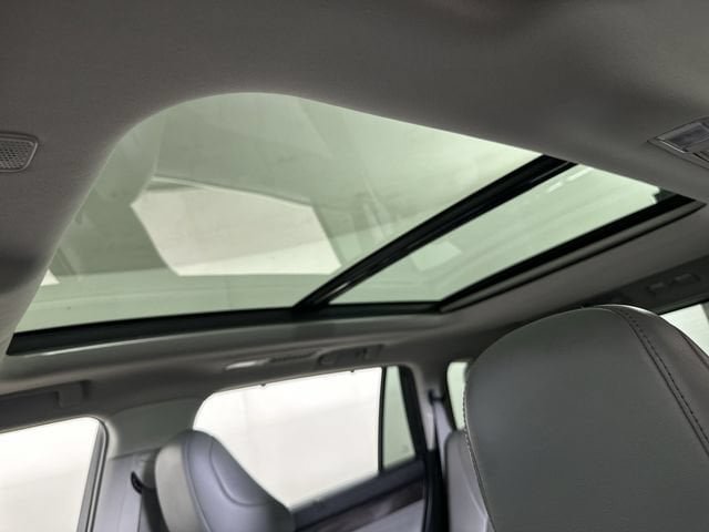 Used 2023 Toyota Highlander Platinum FWD image 19