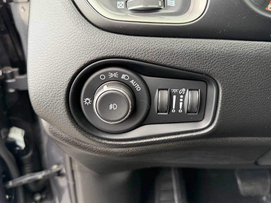 Used 2023 Jeep Renegade Limited w/ Sun/Sound Group AWD/4WD image 24