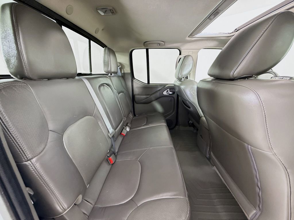 Used 2016 Nissan Frontier SL w/ Moonroof Package AWD/4WD image 27