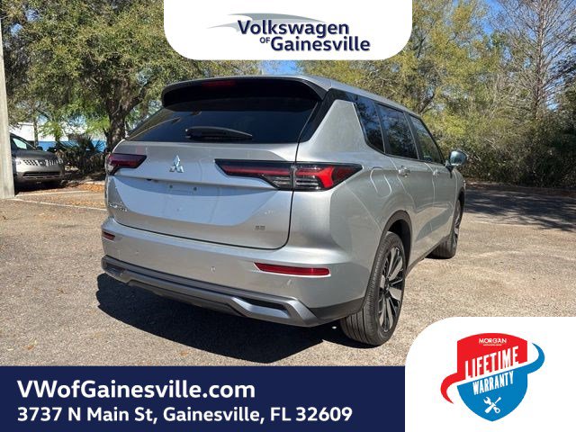 Used 2025 Mitsubishi Outlander SE image 4