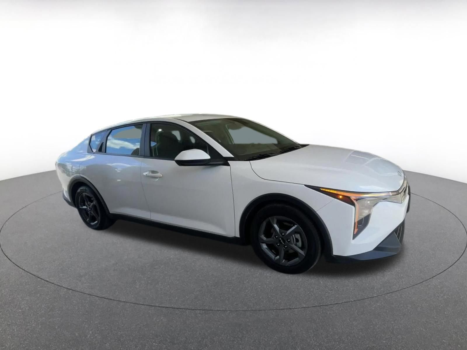 Used 2025 Kia K4 LXS image 2