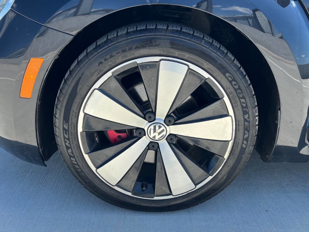 Used 2014 Volkswagen Beetle R-Line FWD image 21