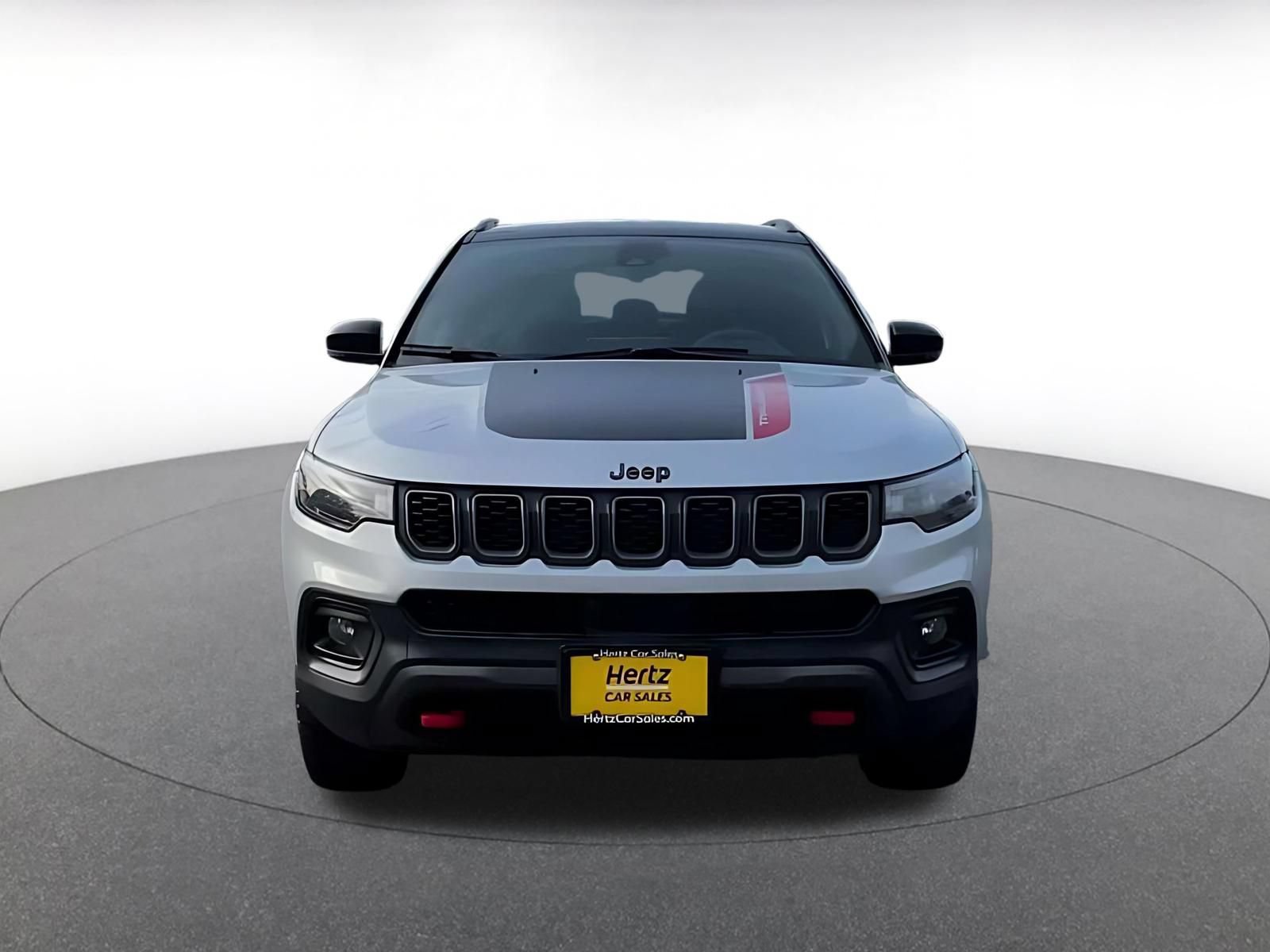 Used 2025 Jeep Compass Trailhawk AWD/4WD image 4